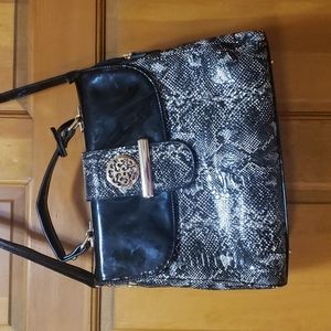 Julia & Michael Bag/Purse, Lots of Pockets, Nice Size, Black/Gold, GUC
